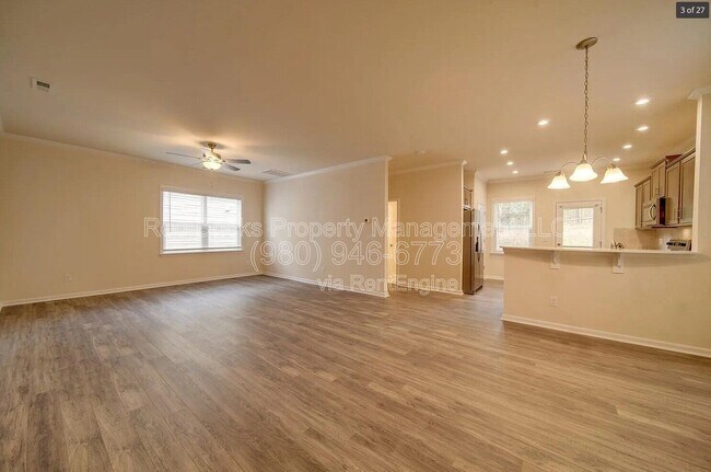 Photo - 7015 Thornrose Dr