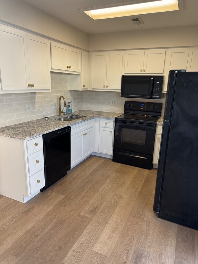 Photo - 185 Parkview Dr