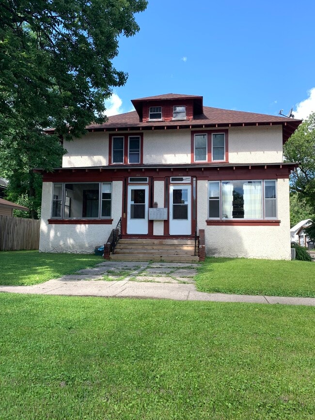 Photo - 415 9th St S
