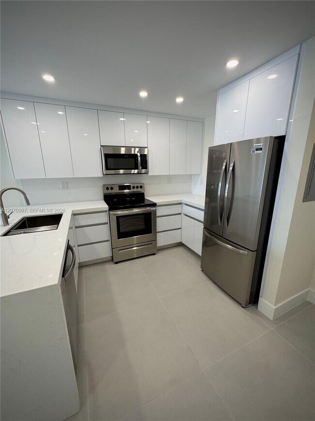 Photo - 1530 SW 2nd St Unidad 405