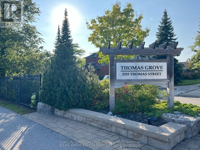 Photo - 2555 Thomas St
