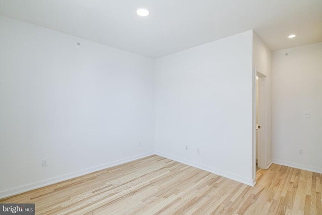 Photo - 1842 E Harold St Unit 5