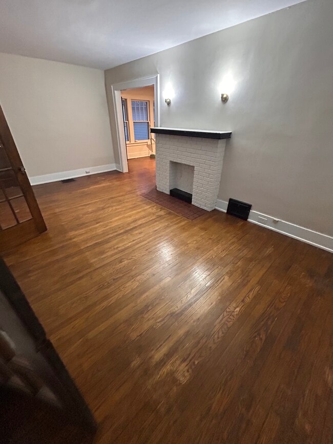 Building Photo - 2420 Plum St Unit 2422 Plum