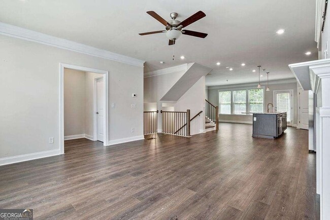 Photo - 1395 Harris Way S