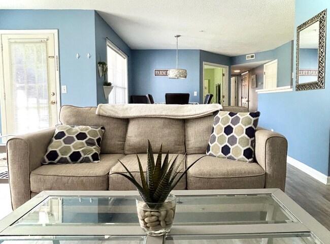 Photo - 412 Rivertree Ln