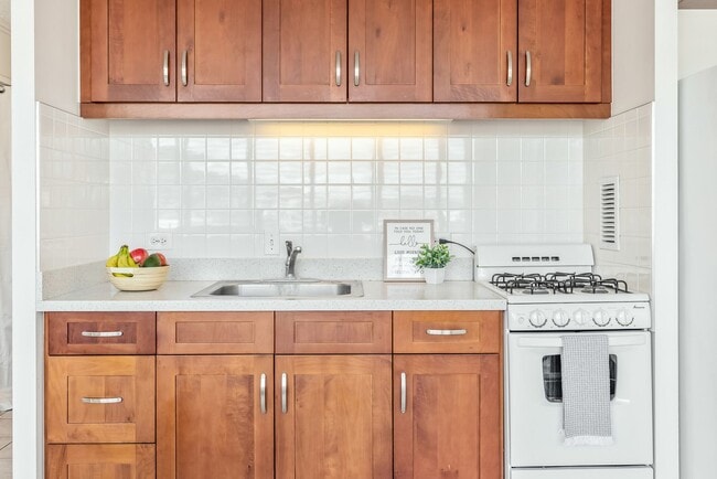 Photo - Conveniently Located Studio - Available April 1st Unidad A1107