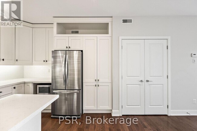 Photo - 114 Ossington Ave