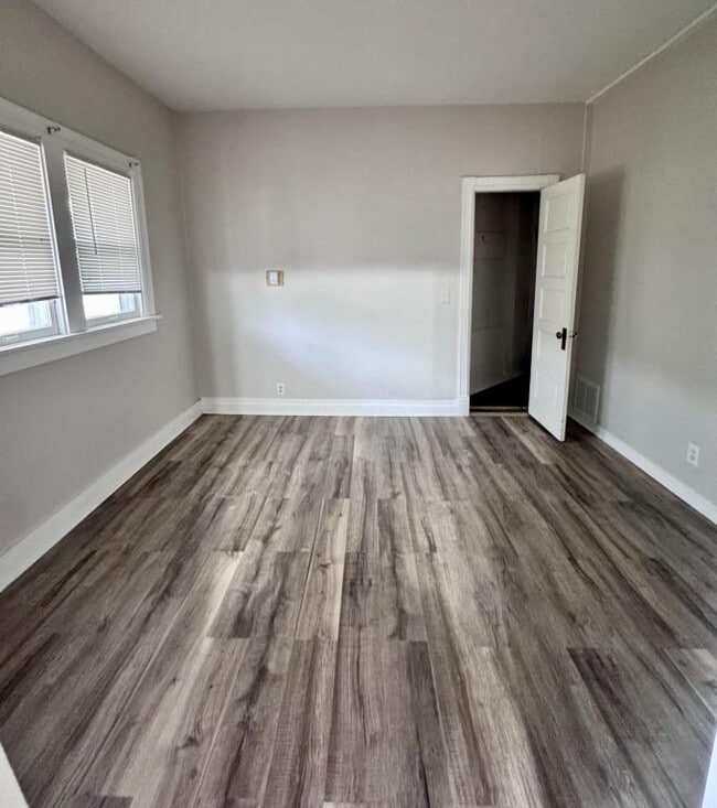 Building Photo - 1113 S 30th Ave