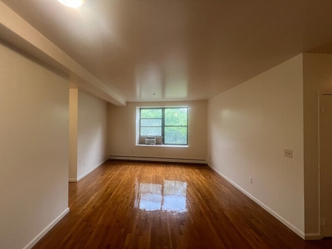 Building Photo - 1 Mapes Ave