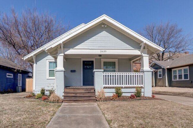 Classic Charm With All New Amenities 3/2 House! - Classic Charm With All New Amenities 3/2 House!