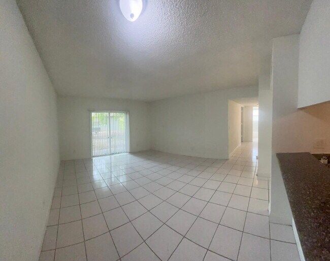 Photo - Charming 3 Bedroom 2 Bath Unit Apt 11501