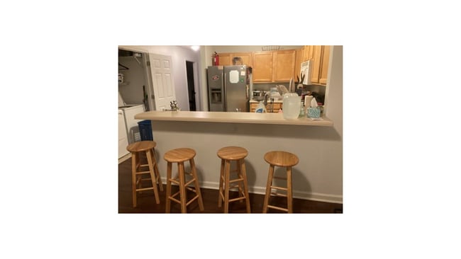 Building Photo - 1385 S Donahue Dr