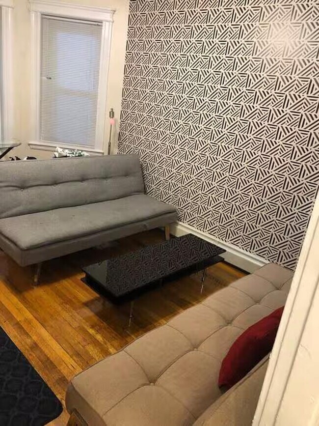 Building Photo - 109 Strathmore Rd Unit ID1355163P