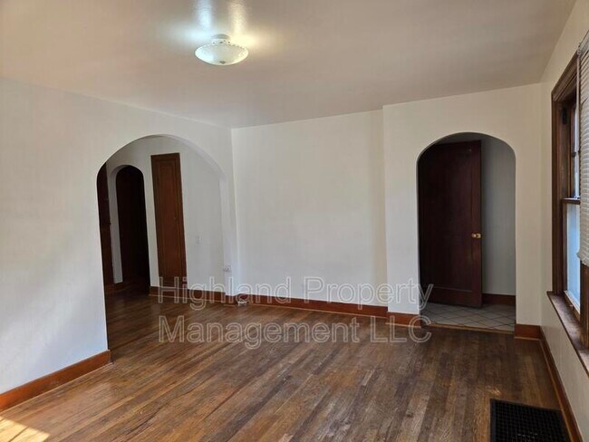 322 W Main St