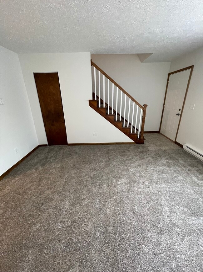 Building Photo - 2227 Seaman St Unit #4 Rental