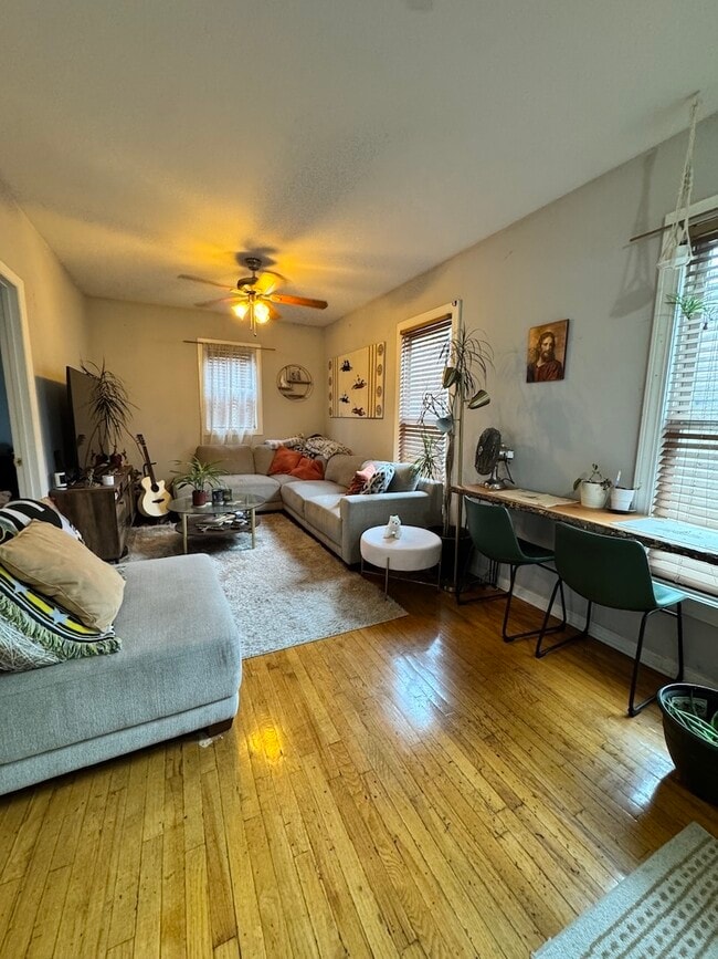 Photo - 2315 N Greenview Ave Unit CH