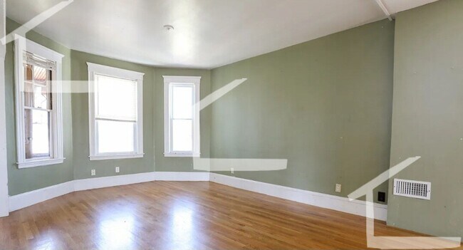 Building Photo - Avl NOW - No Fee! Spacious Brighton Center...