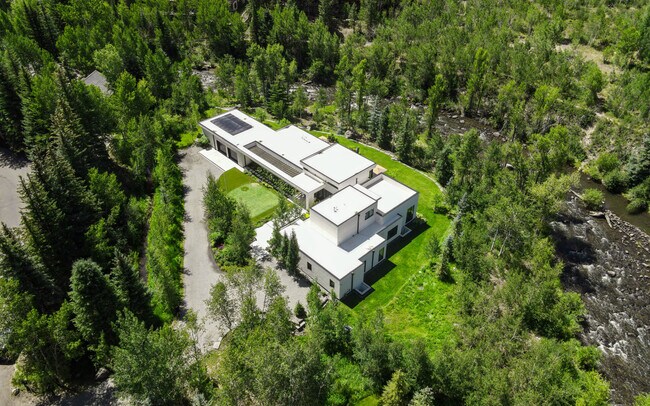 Photo - 1411 Crystal Lake Rd