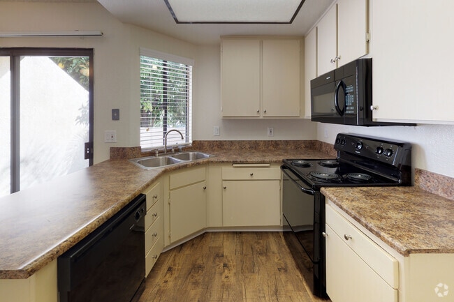 2BR, 2BA - 868-990 SF