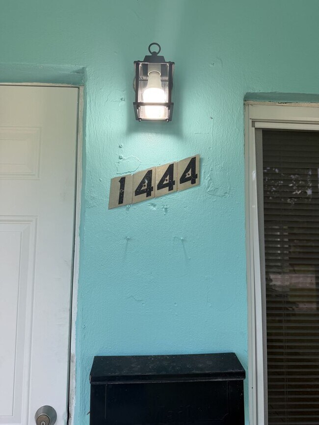 1444 NW 4th St