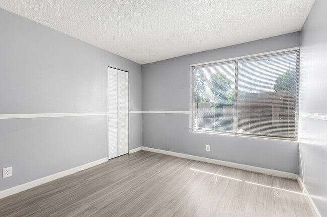 Photo - 2413 W Hazelwood St