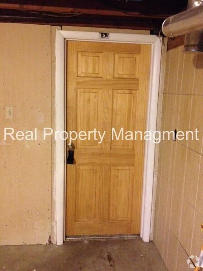 Building Photo - Great Basement Apartment! Available In Jun... Unit 1