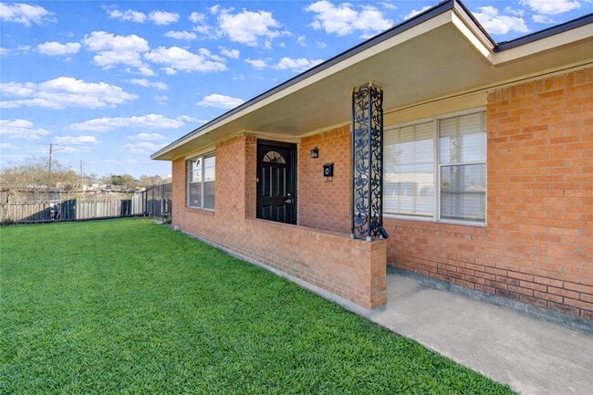 Photo - 2714 Southmore Ave