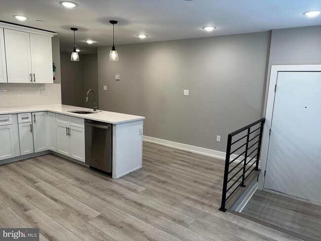 Building Photo - 2408 N Mascher St Unit 1