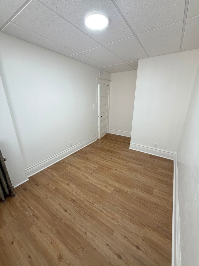 Dormitorio - 251 E Broadway Unidad 201