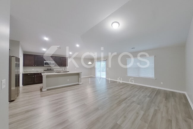 Photo - 102 Bluff Rd