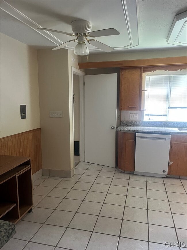 Photo - 605 Crawford Ave