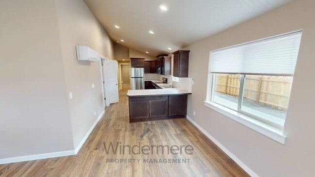 Photo - 221 Laurel St