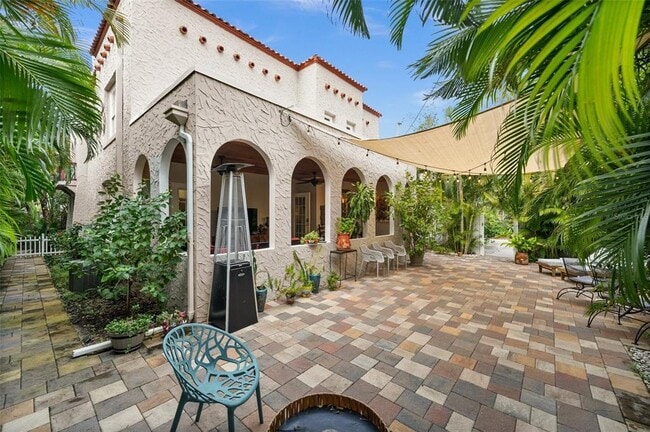 Photo - 325 49th St N