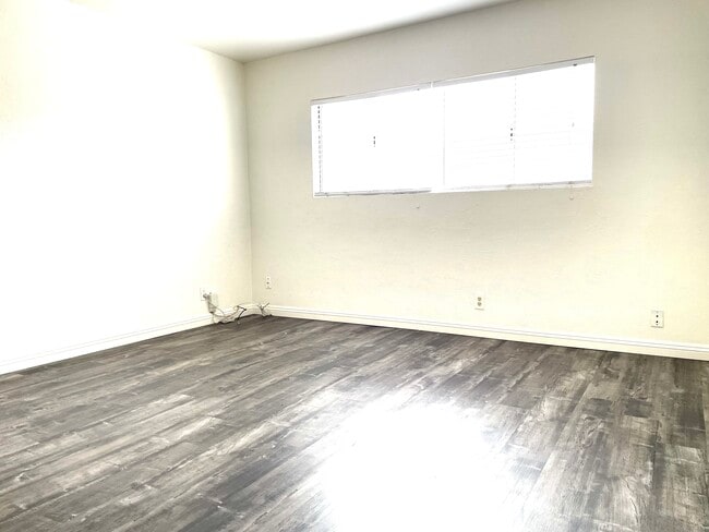 2321 Pullman Ln Unidad E. 2Floor