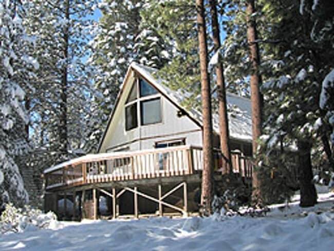 Building Photo - 2 Level cabin in a quiet wooded neighborhood