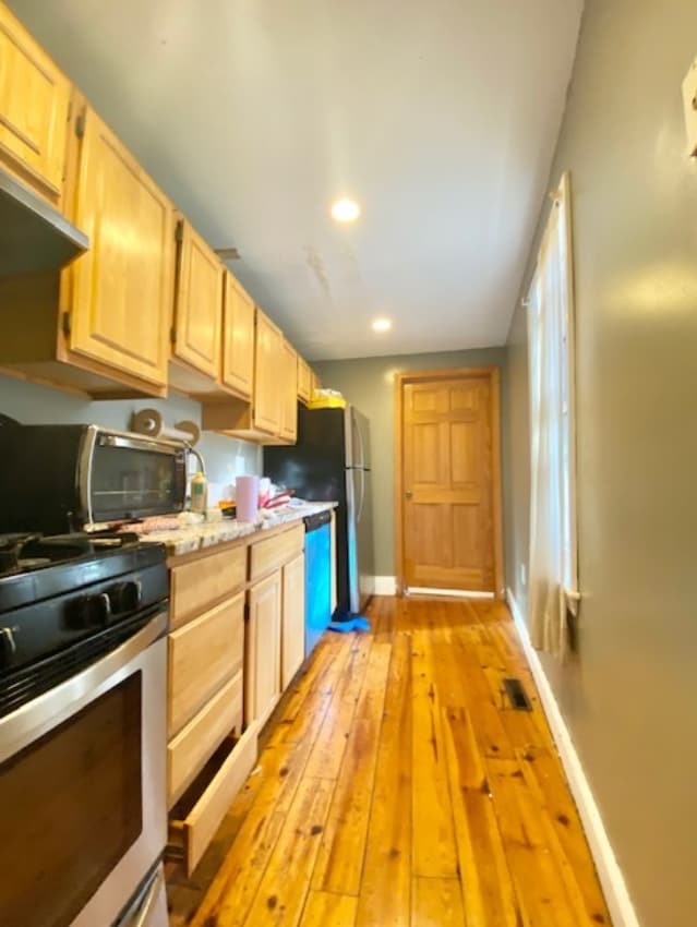 Building Photo - 7 Sewall St Rental