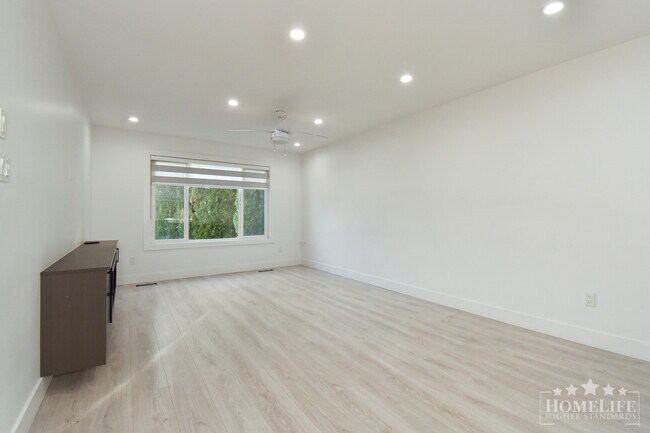 Photo - Family-Friendly 3-Bedroom Upper-Floor Home... Unit House