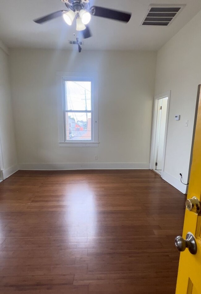 Photo - Newly Renovated Uptown Apt with Balcony in Historic Building Unit 3233 Loyola Ave - #02