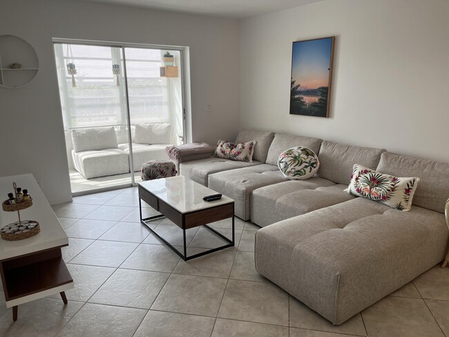 Photo - 2515 NE 1st Ct Unidad 411