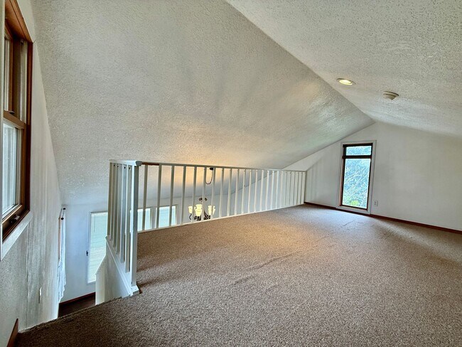 Photo - SCHEDULE A SHOWING TODAY TO VIEW THIS CHARMING APRATMENT IN PRINEVILLE!! Unit 1