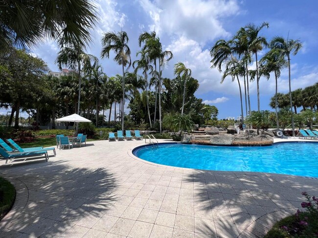 Photo - 3300 NE 191st St Unidad 205