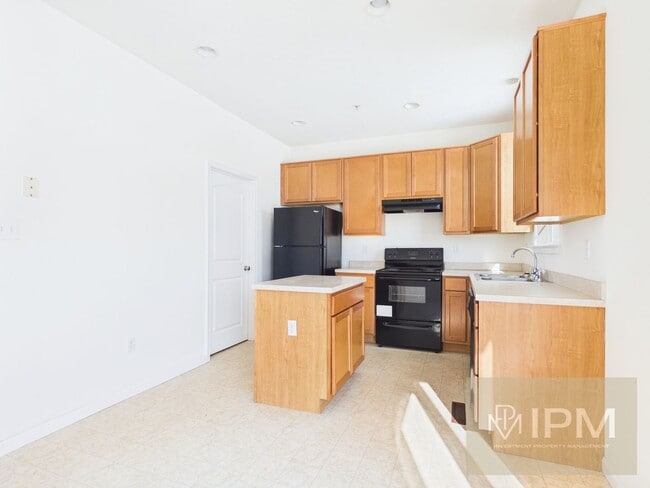 Photo - Modern 3 Bedroom Townhome with Garage & Outdoor Amenities!
