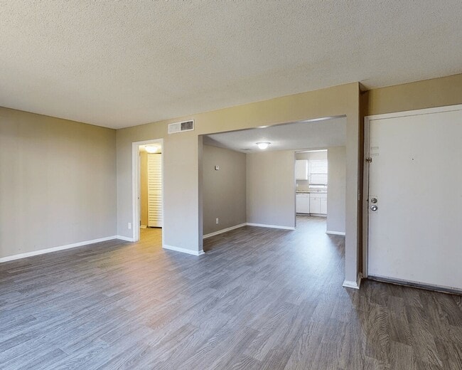 Photo - Cross Creek Apartments