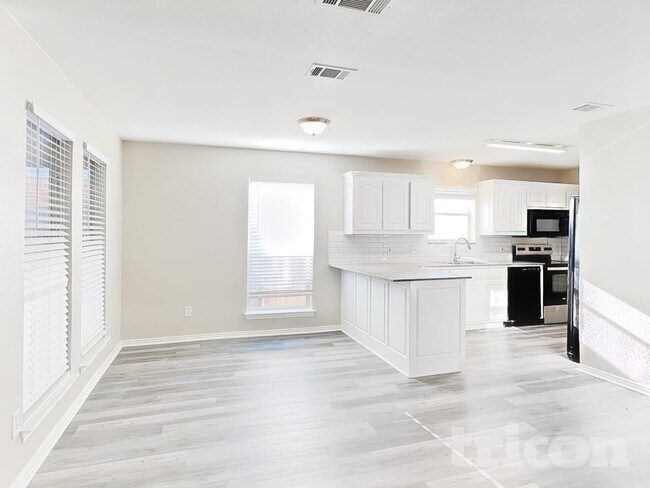 Photo - 836 Greenridge Dr