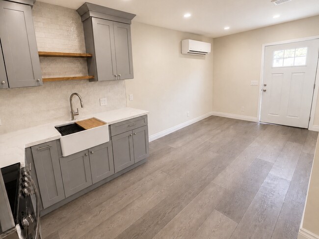 Photo - 15820 Arcturus Ave Unidad B