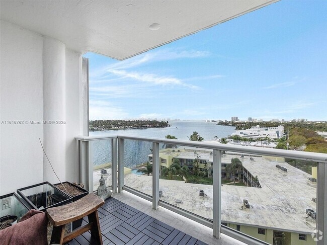 Building Photo - 900 Bay Dr Rental