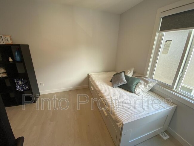 Building Photo - 10749-10786 86 Ave NW