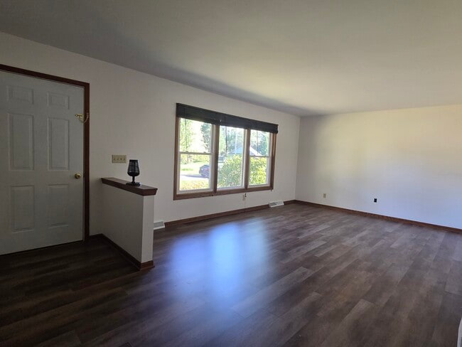 Living Room - 485 Hillcrest Rd