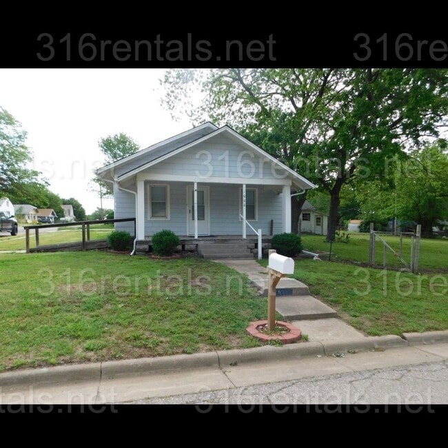 Building Photo - Cozy 2 bedroom home on corner lot!