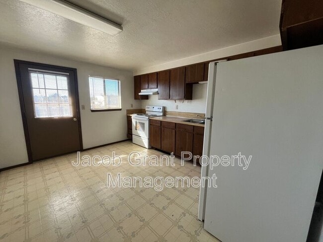 Photo - 2282 Stace St